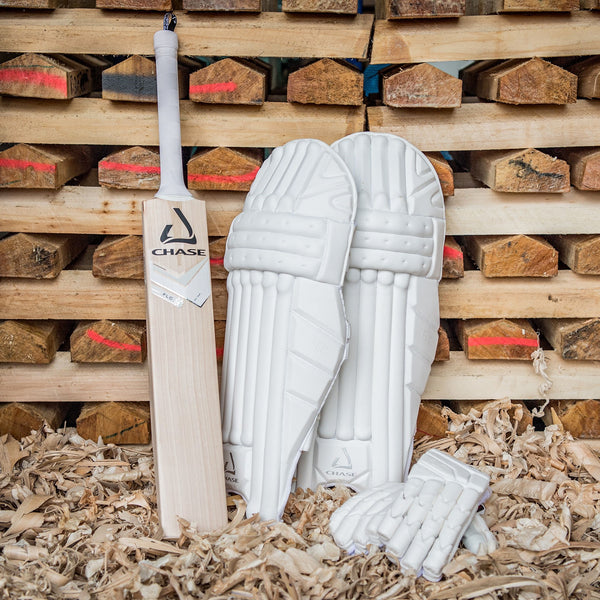 WHAT TO CONSIDER WHEN BUYING CRICKET PADS AND GLOVES